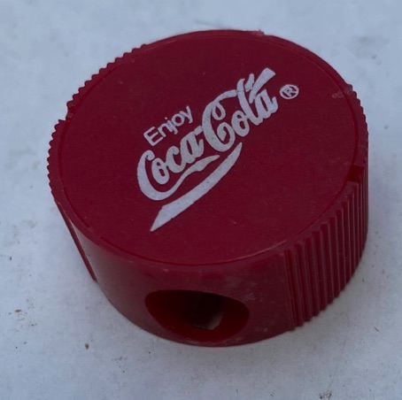 05776a-1 € 1,50 coca cola puntenslijper rood.jpeg